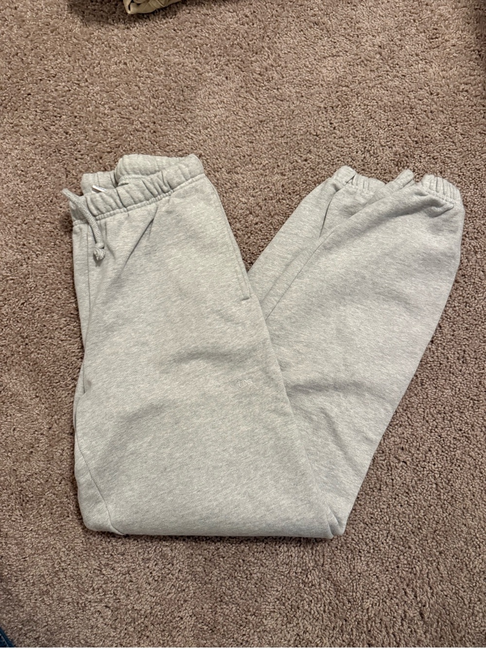 Aritzia grey sweatpants - Picture 1 of 6